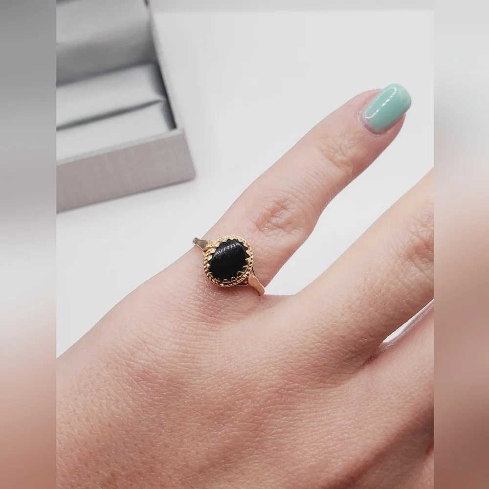 10k Solid Yellow Gold Oval Cabochon Black Onyx Vintage Pinky Ring